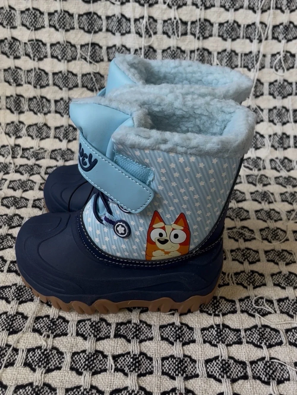 NWT Bluey Toddler Size 7 Winter Snow Boots Blue Faux Fur Warm